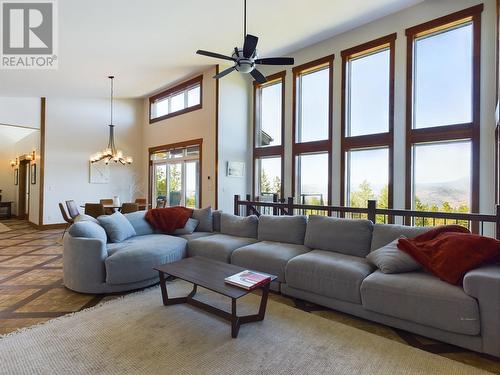 1051 Bullmoose Trail, Osoyoos, BC - Indoor Photo Showing Living Room