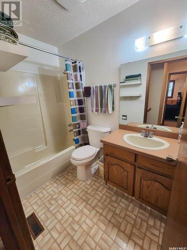 6238 Wellband Drive, Regina, SK - Indoor Photo Showing Bathroom