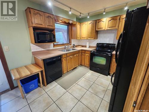 6238 Wellband Drive, Regina, SK - Indoor Photo Showing Kitchen With Double Sink