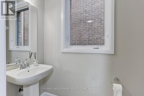 292 Harold Dent Trail, Oakville, ON - Indoor Photo Showing Bathroom