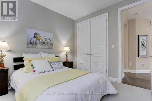 292 Harold Dent Trail, Oakville, ON - Indoor Photo Showing Bedroom