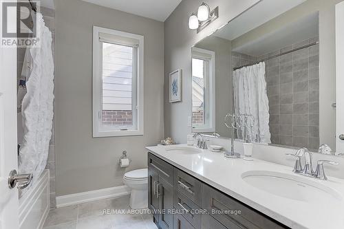 292 Harold Dent Trail, Oakville, ON - Indoor Photo Showing Bathroom