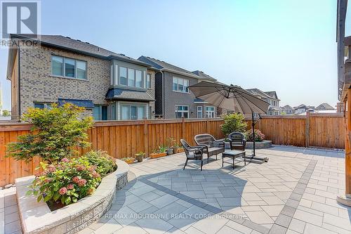 292 Harold Dent Trail, Oakville, ON - Outdoor