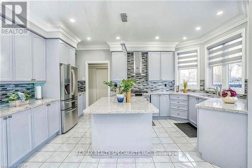 2085 Ashmore Drive, Oakville, ON - Indoor Photo Showing Kitchen With Upgraded Kitchen