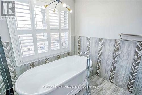 2085 Ashmore Drive, Oakville (West Oak Trails), ON - Indoor Photo Showing Bathroom