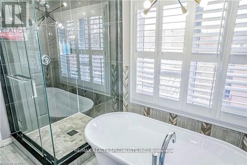 2085 Ashmore Drive, Oakville (West Oak Trails), ON - Indoor Photo Showing Bathroom