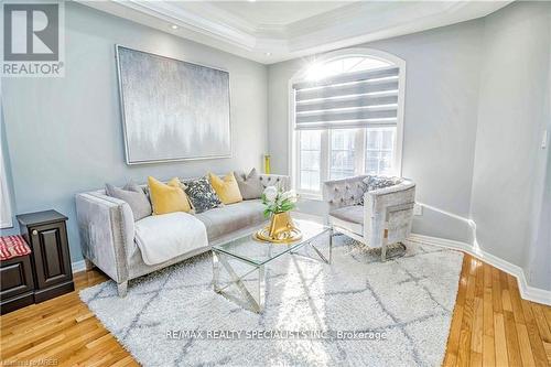 2085 Ashmore Drive, Oakville, ON - Indoor Photo Showing Living Room