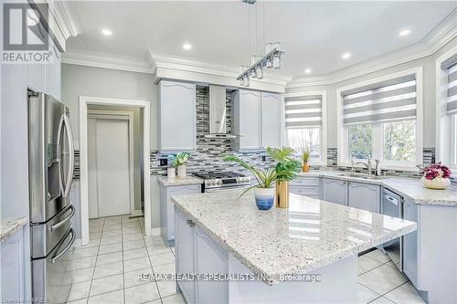 2085 Ashmore Drive, Oakville, ON - Indoor Photo Showing Kitchen With Upgraded Kitchen