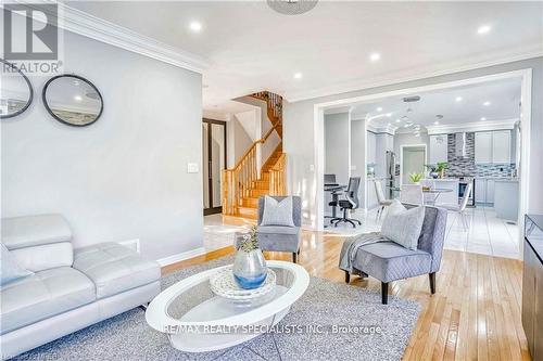 2085 Ashmore Drive, Oakville (West Oak Trails), ON - Indoor Photo Showing Living Room