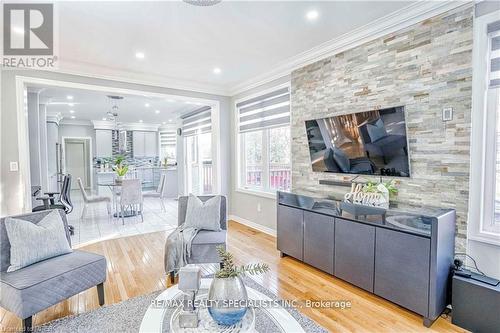 2085 Ashmore Drive, Oakville (West Oak Trails), ON - Indoor Photo Showing Living Room