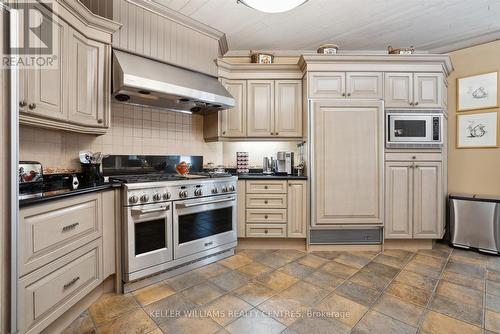 6 Country Heights Drive, Richmond Hill, ON - Indoor Photo Showing Kitchen