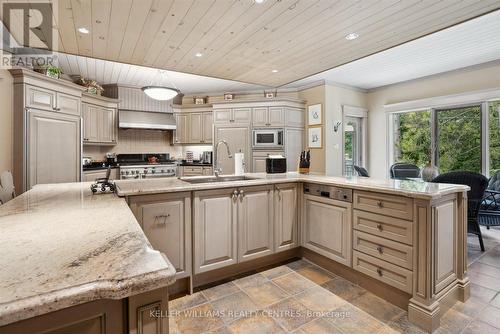 6 Country Heights Drive, Richmond Hill, ON - Indoor Photo Showing Kitchen With Double Sink