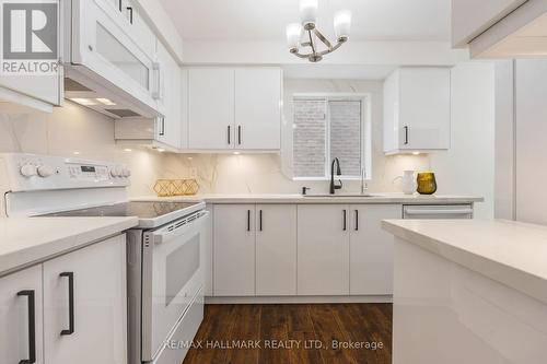 83 Matthew Boyd Crescent, Newmarket, ON - Indoor Photo Showing Kitchen