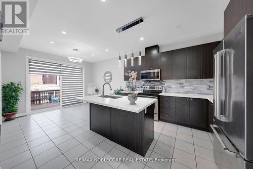 1 Walker Boulevard, New Tecumseth, ON - Indoor Photo Showing Kitchen With Stainless Steel Kitchen With Double Sink With Upgraded Kitchen