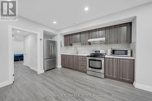 1 Walker Boulevard, New Tecumseth, ON - Indoor Photo Showing Kitchen With Stainless Steel Kitchen