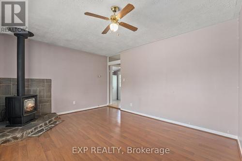 799 Third Avenue, Georgina (Historic Lakeshore Communities), ON - Indoor Photo Showing Other Room With Fireplace