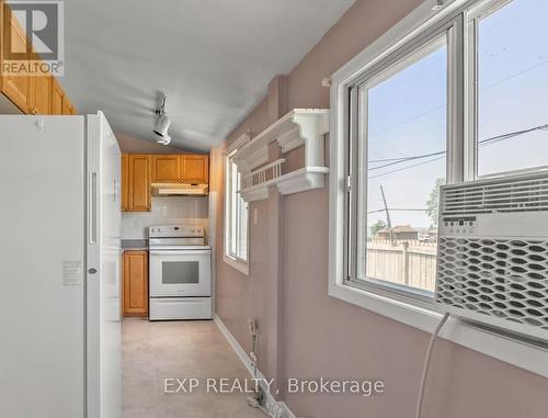 799 Third Avenue, Georgina (Historic Lakeshore Communities), ON - Indoor Photo Showing Kitchen