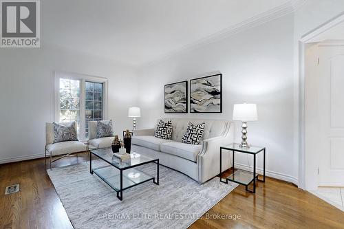 8 Tivoli Avenue, Richmond Hill (Mill Pond), ON - Indoor Photo Showing Living Room