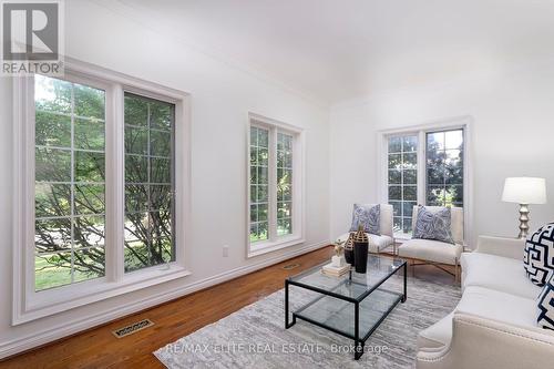 8 Tivoli Avenue, Richmond Hill, ON - Indoor Photo Showing Living Room