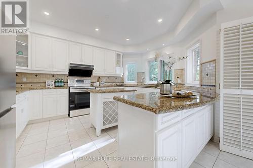 8 Tivoli Avenue, Richmond Hill, ON - Indoor Photo Showing Kitchen