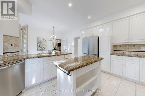 8 Tivoli Avenue, Richmond Hill, ON - Indoor Photo Showing Kitchen With Upgraded Kitchen