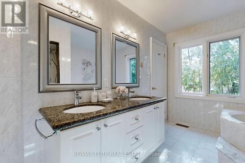 8 Tivoli Avenue, Richmond Hill, ON - Indoor Photo Showing Bathroom