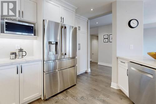 27 Deerwood Crescent, Richmond Hill (Oak Ridges), ON - Indoor Photo Showing Kitchen