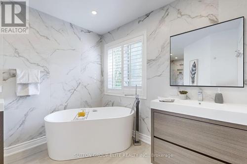 27 Deerwood Crescent, Richmond Hill (Oak Ridges), ON - Indoor Photo Showing Bathroom