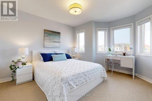 27 Deerwood Crescent, Richmond Hill (Oak Ridges), ON - Indoor Photo Showing Bedroom