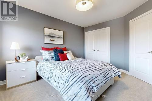 27 Deerwood Crescent, Richmond Hill (Oak Ridges), ON - Indoor Photo Showing Bedroom