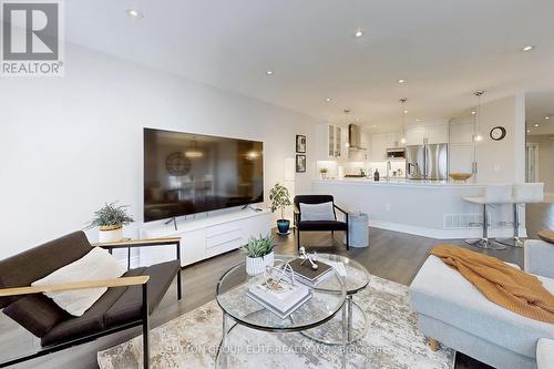 27 Deerwood Crescent, Richmond Hill (Oak Ridges), ON - Indoor Photo Showing Living Room