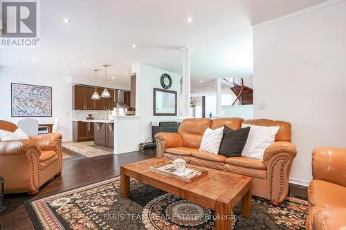 64 Westminster Circle, Barrie, ON - Indoor Photo Showing Living Room