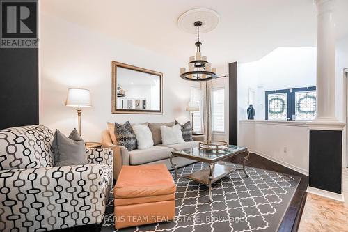 64 Westminster Circle, Barrie (Innis-Shore), ON - Indoor Photo Showing Living Room