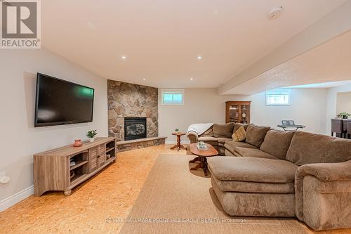 8 Red Oak Crescent, Oro-Medonte (Shanty Bay), ON - Indoor With Fireplace