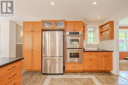 8 Red Oak Crescent, Oro-Medonte (Shanty Bay), ON - Indoor Photo Showing Kitchen