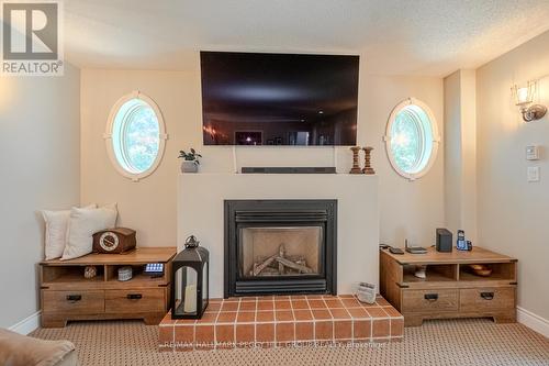 8 Red Oak Crescent, Oro-Medonte (Shanty Bay), ON - Indoor Photo Showing Living Room With Fireplace