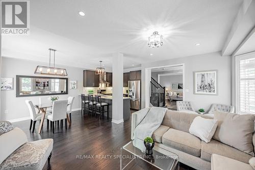 2495 Gateshead Common Road, Oakville, ON - Indoor Photo Showing Living Room