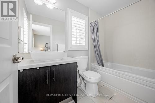 2495 Gateshead Common Road, Oakville (Palermo West), ON - Indoor Photo Showing Bathroom