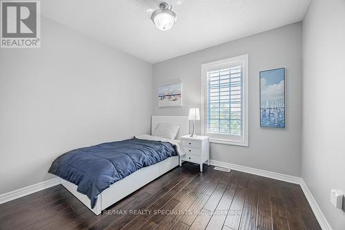 2495 Gateshead Common Road, Oakville, ON - Indoor Photo Showing Bedroom