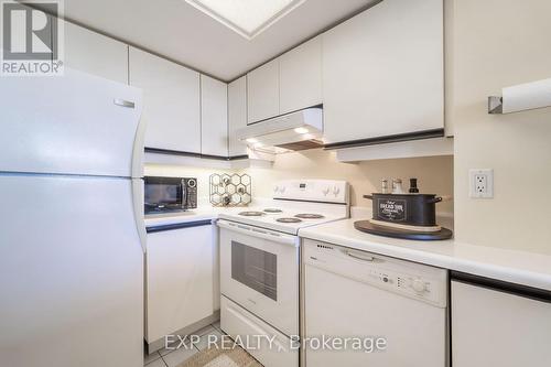 2101 - 45 Kingsbridge Garden Circle, Mississauga (Hurontario), ON - Indoor Photo Showing Kitchen