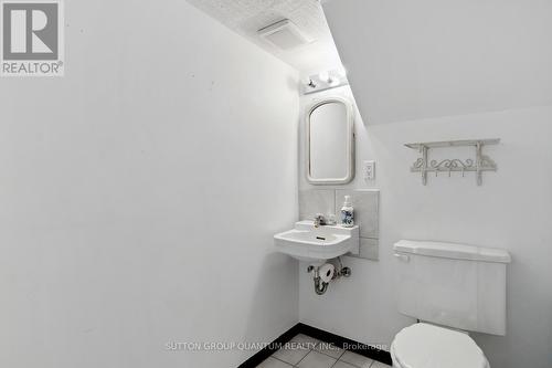 684 Woodview Road, Burlington, ON - Indoor Photo Showing Bathroom