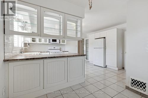 684 Woodview Road, Burlington (Roseland), ON - Indoor Photo Showing Kitchen