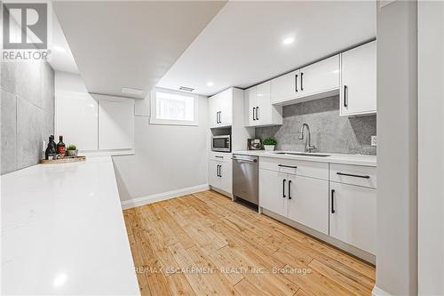 829 Forest Glen Avenue, Burlington (Lasalle), ON - Indoor Photo Showing Kitchen