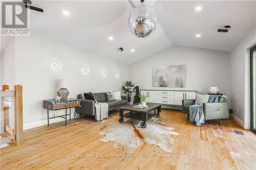 829 Forest Glen Avenue, Burlington, ON - Indoor Photo Showing Living Room