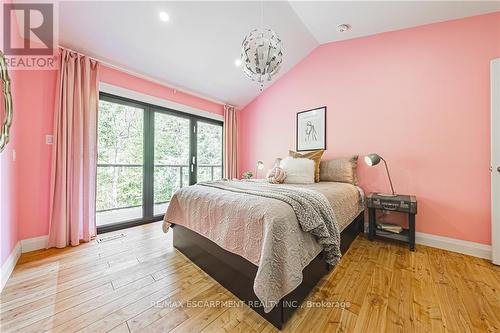 829 Forest Glen Avenue, Burlington, ON - Indoor Photo Showing Bedroom