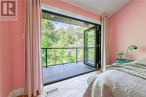 829 Forest Glen Avenue, Burlington, ON - Indoor Photo Showing Bedroom