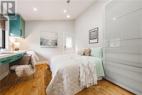 829 Forest Glen Avenue, Burlington, ON - Indoor Photo Showing Bedroom