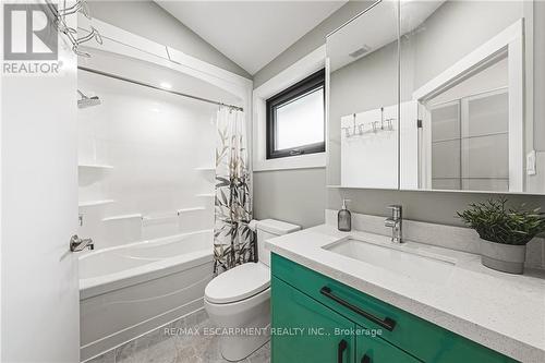 829 Forest Glen Avenue, Burlington (Lasalle), ON - Indoor Photo Showing Bathroom