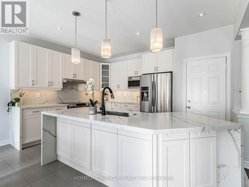 4664 Ray Lane, Burlington, ON - Indoor Photo Showing Kitchen With Upgraded Kitchen