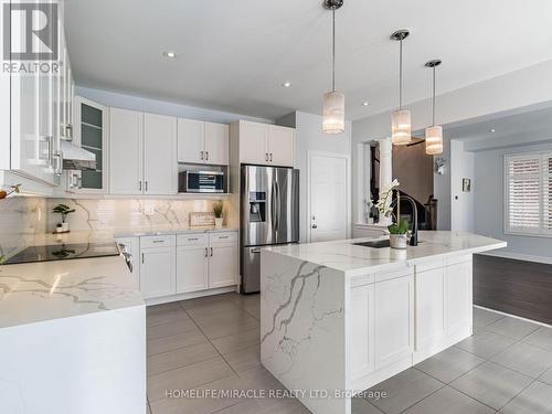 4664 Ray Lane, Burlington, ON - Indoor Photo Showing Kitchen With Upgraded Kitchen